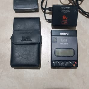 Sony TCD-D3 DAT Walkman portable recorder + case 2 batteries & AC