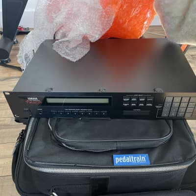 Yamaha TX802 FM Tone Generator 1986 - Black