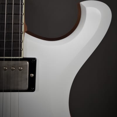 Manuel Ali Guitars Underdog #6 2020 matt white image 5