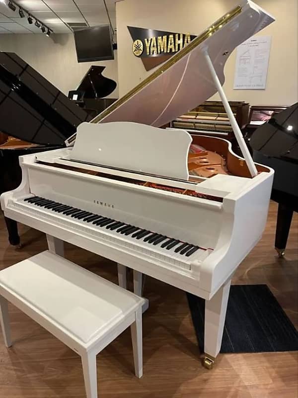 Yamaha GC2 Disklavier 5′ 8″ Grand Piano, White image 1