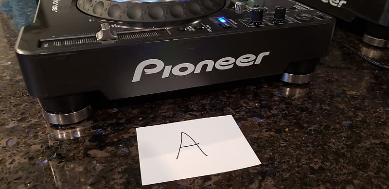 Pair of Pioneer CDJ-1000MK3 CD DJ Players (Fully Tested and Pair of Pioneer CDJ-1000MK3 CD DJ Players (Fully Tested and