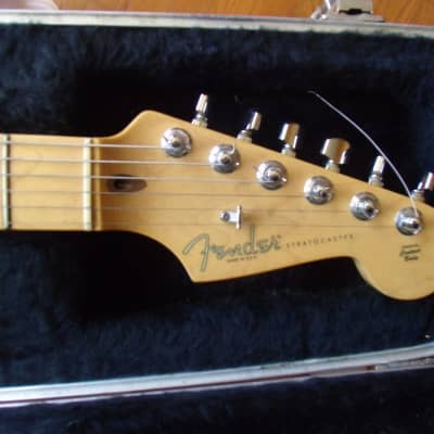 Fender US Lone Star Stratocaster with Maple Fretboard - 2000 - 3-Color Sunburst image 4