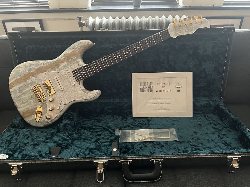New Finish Alert 🔥 LA Studio Classic in Blue & Gold Shmear, featuring  hum-canceling James Tyler Original single coils and a humbucker. Available  now @makenmusic #jamestyler #jamestylerguitars #tylerguitars  #eitheryouknoworyoudont #lastudioclassic