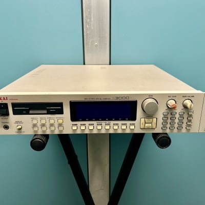 Akai S3000XL