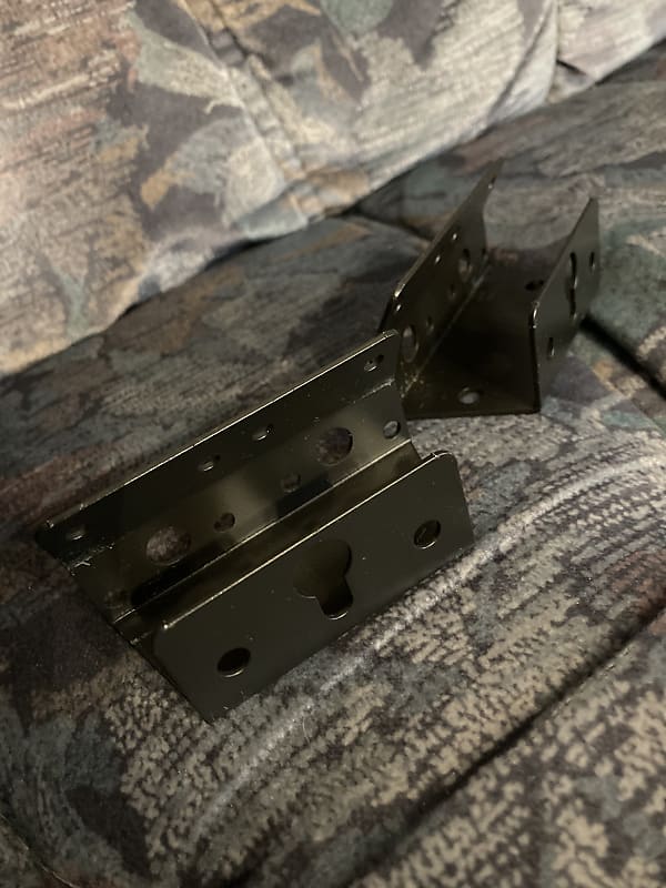 Middle Atlantic Raxxess Power strip bracket Reverb