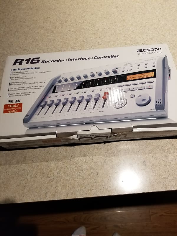 Zoom R16 USB Audio Interface / Digital Multitrack Recorder