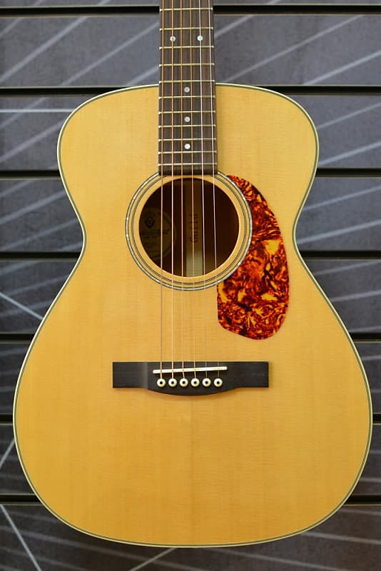 Guild Westerly M-140 Concert Natural All Solid Acoustic Guitar & Case