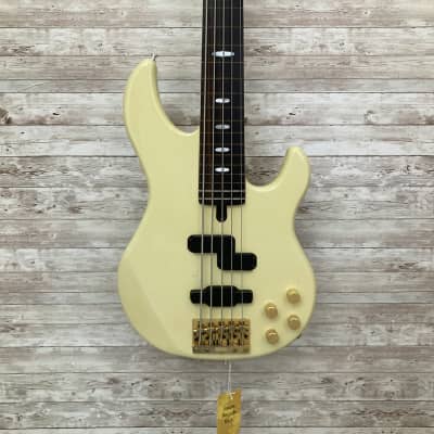 Used Yamaha BB5000A Bass Guitar W/Case