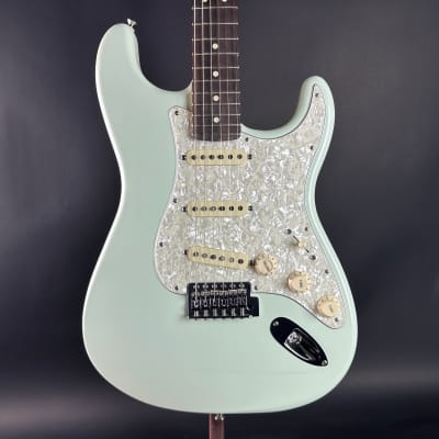 Amazon.com: Fender Deluxe Roadhouse Stratocaster Electric