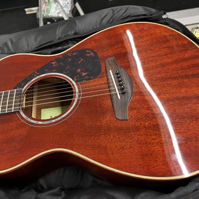 Yamaha FS850 Acoustic Guitar w Case image 2
