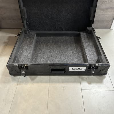 UDG Ultimate Flight Case Pioneer DDJ-1000 SRT con Ruote image 2