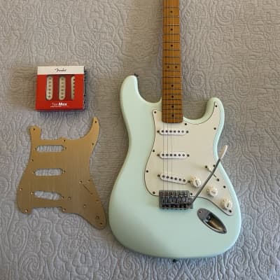b*u様 Squier 40th Anniversary Stratocaste Squier 40th Anniversary Stratocaster Vintage Edition