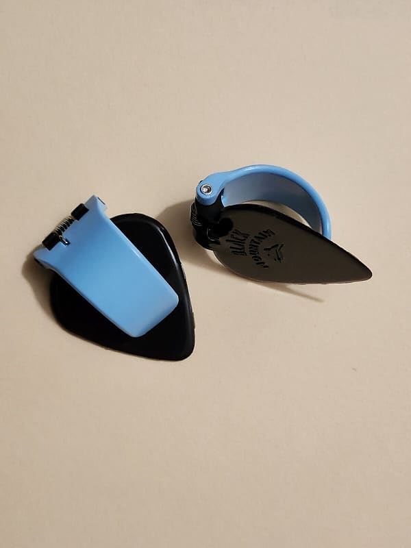 Black Mountain Spring Loaded Thumb Pick, Light Gauge Pack of Reverb