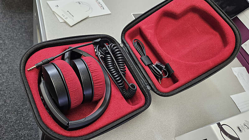 Focal Listen Pro On-Ear Headphones  Black  			