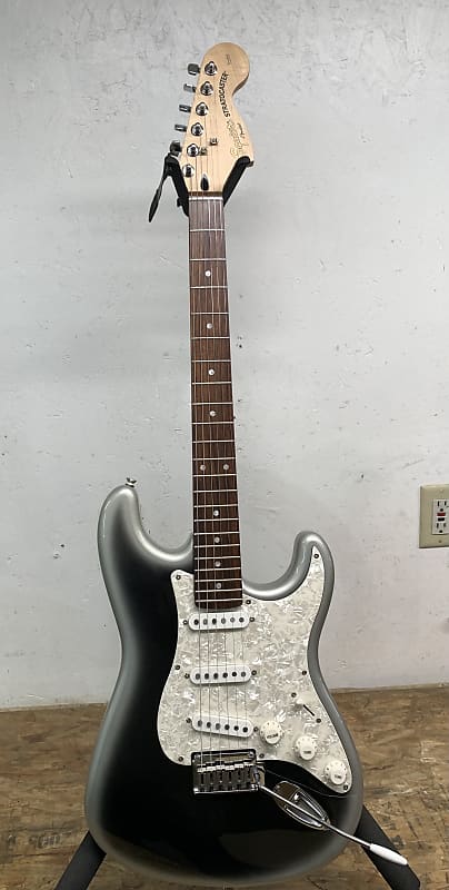 Squier Affinity Stratocaster Slick Silver – Chicago Music
