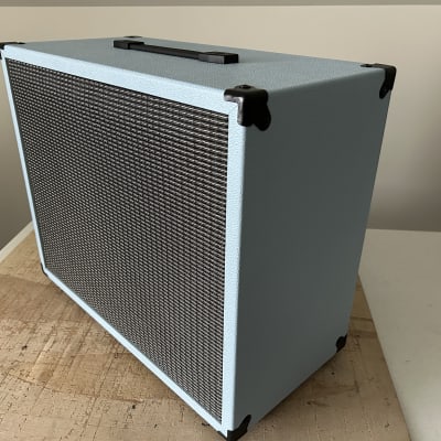 Jax 2 x 10" speaker cabinet 2024 - baby blue image 3