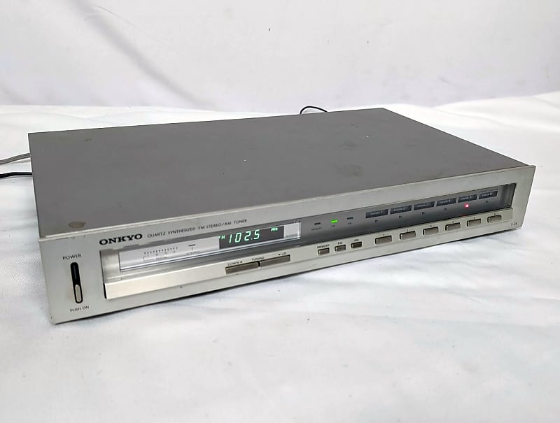 Vintage Onkyo T-25 Quartz Synthesized FM Stereo/AM Tuner 20W 