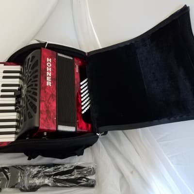 Hohner Bravo II 48 Bass Red Rojo Piano Accordion Acordeon +GigBag, Straps, Shirt - Authorized Dealer image 7