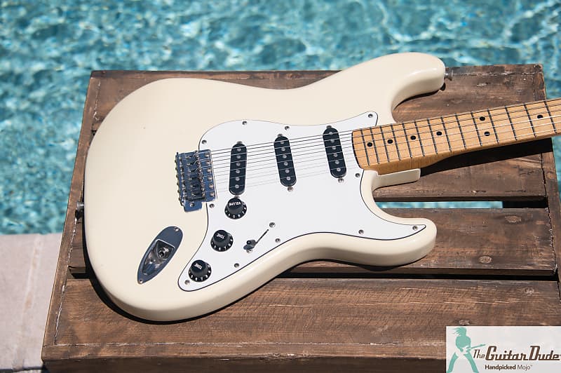 1993 Fender ST72 ‘72 Stratocaster Reissue - Vintage White w Black PU Covers  & Knobs (Ritchie Blackmore Vibe) - Pro Set Up!