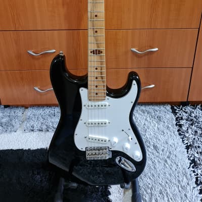 Partscaster Stratocaster style 1980s - Black image 1