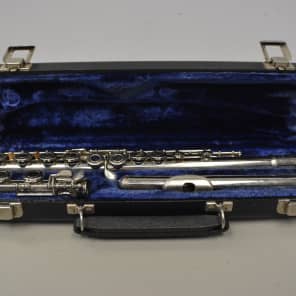 1978 W.T. Armstrong Flute Model 104 Silver Tone Made in USA Closed Hole Version Reverb France