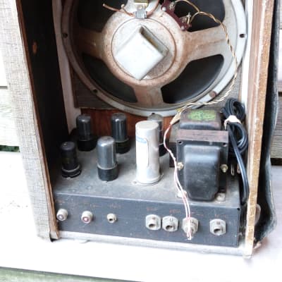 Epiphone electar amplifier image 7