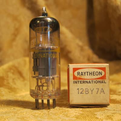 Extremely Rare Hitachi Japan NOS NIB AA5 Tube Set 50C5 35W4 12BE6