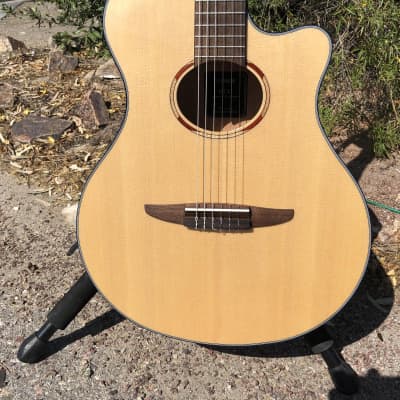 Yamaha NTX1 Classical Nylon Acoustic Electric Guitar with Case imagen 9
