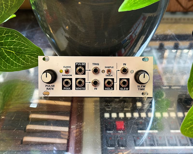Intellijel NoiseTools1U Clock, Random Pulse, Analog Noise