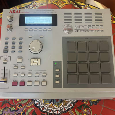 MPC2000 O.G. Beast! - 8 Outputs, Maxed Ram, No Lines on Screen!