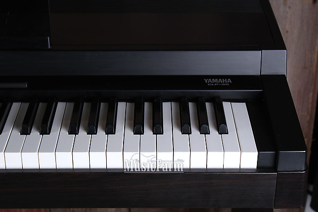Yamaha CLP30 Clavinova 88 Weighted Key Digital Piano with Yamaha CLP30 Clavinova 88 Weighted Key Digital Piano with