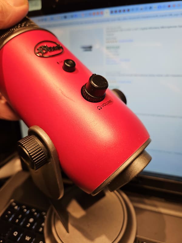 Blue Yeti Red microphone Reverb
