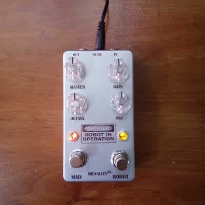 MidValleyFx Mad Robot V2 - Octave up Doom Fuzz Guitar Pedal with On/Off Oscillations *On Sale* image 2