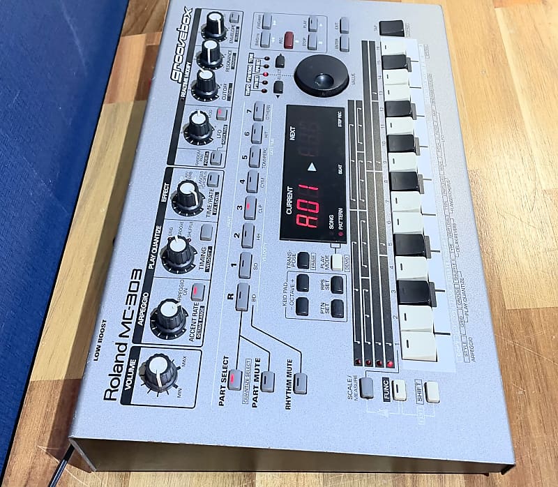 Roland MC-303 Groovebox 1990 - 1998 | Reverb