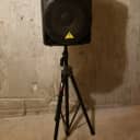 Behringer Eurolive B215D 550-Watt 15" Powered Speaker (with stand and 20' XLR cable))