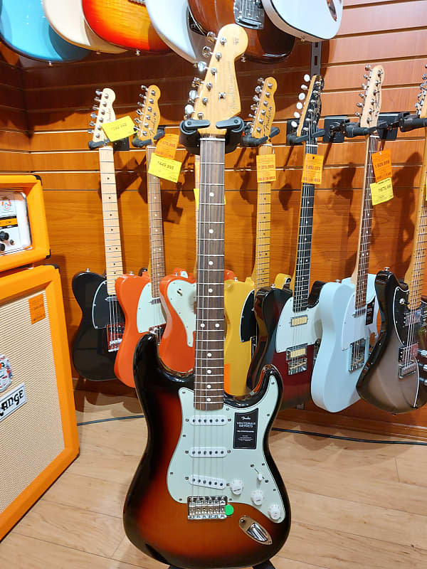 FENDER　vintera II 60s Stratocaster　美品 Fender - Vintera® II '60s Stratocaster® - Rosewood