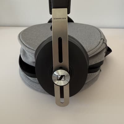 Sennheiser MOMENTUM 3 Wireless Noise Cancelling Headphones image 2