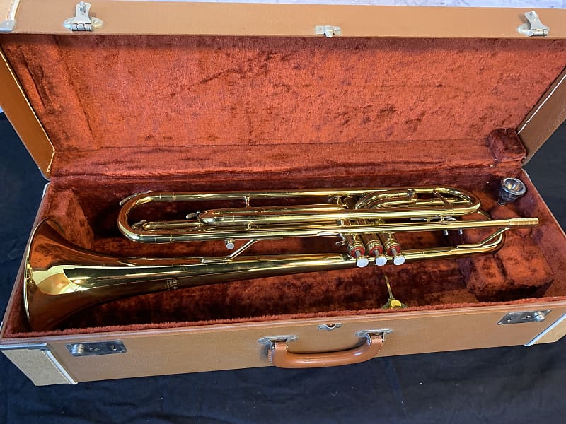 Getzen 300 Series Bass Trumpet w/ 2 Mouthpieces and Hard Case | Reverb