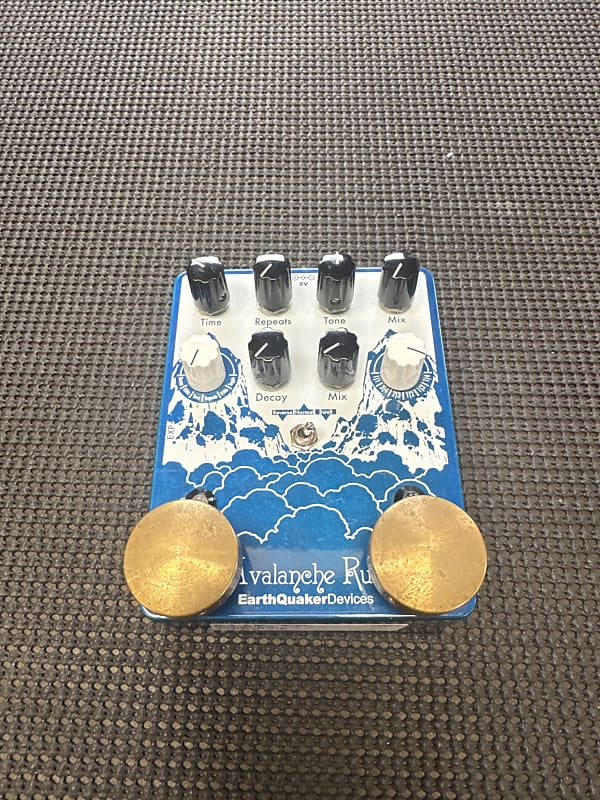 EarthQuaker Devices Avalanche Run Stereo Reverb & Delay with Tap Tempo
