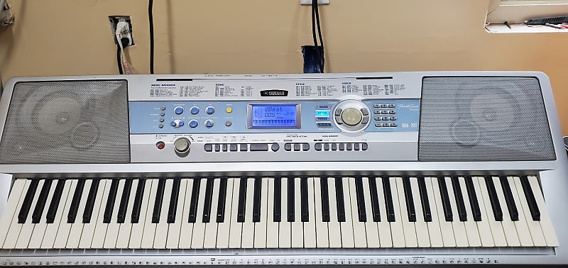Yamaha DGX-200 76 Key Keyboard Silver | Reverb