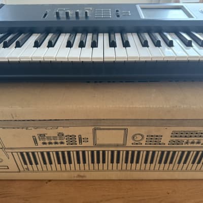 Korg Triton Extreme 76-Key 120-Voice Polyphonic Workstation 2005 - 2009 - Black