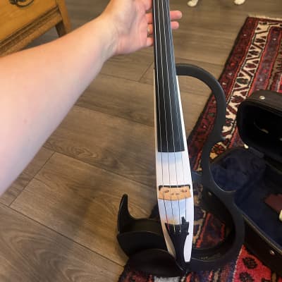 Yamaha SVV-200 Silent Electric Viola- Pearl White image 2