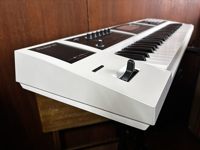 Roland FA-06-SC WH 61-key Music Workstation limited color Roland FA-06-SC WH 61-key Music Workstation limited color