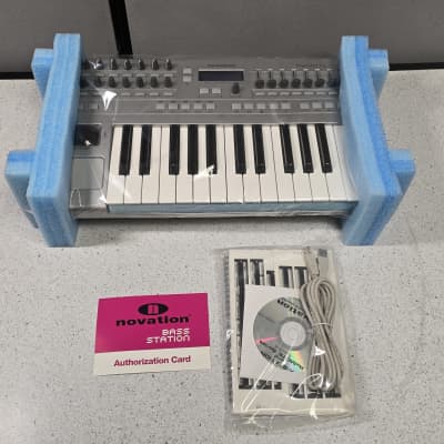 Novation ReMOTE 25 MIDI Controller NEW OLD STOCK