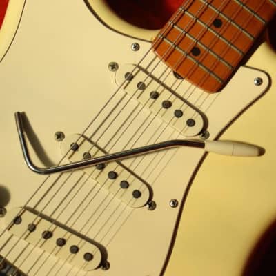 Fender Jimi Hendrix Tribute Artist Series 1997 White image 5