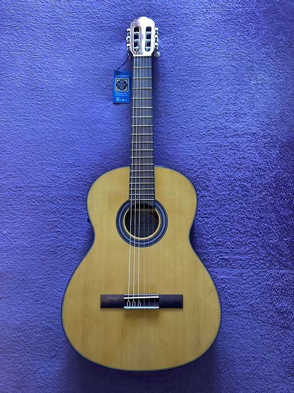 VGS E-Acoustic Classical guitar 4/4 natural image 1
