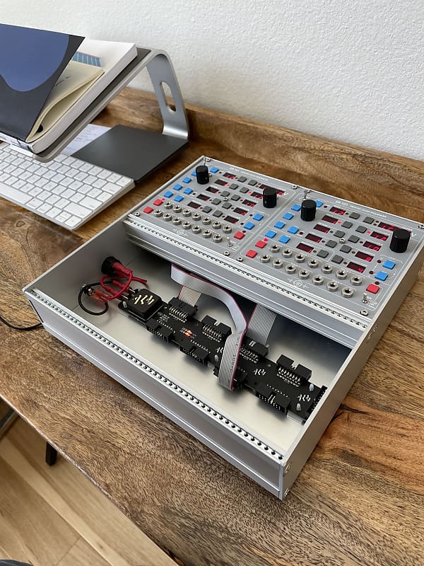 鍵盤楽器 ALM Busy Case 52HP 6U ALM Busy 52HP 6U case— Clockface Modular
