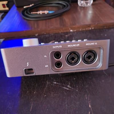 Universal Audio Arrow 2x4 Thunderbolt 3 Interface with Solo DSP 