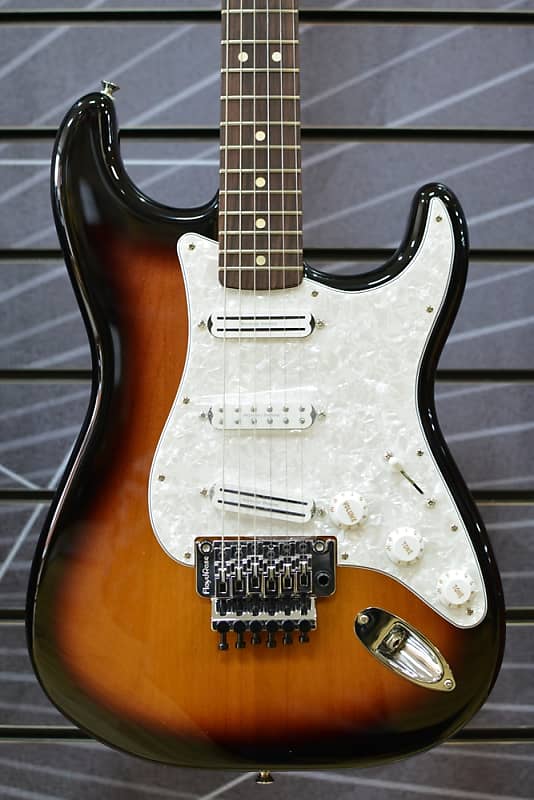 Fender Artist Dave Murray Stratocaster 2-Colour Sunburst Electric Guitar & Deluxe Gig Bag B Stock image 1