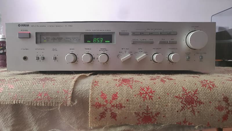 Yamaha R700 stereo receiver in very good condition - 1980&#039;s  			